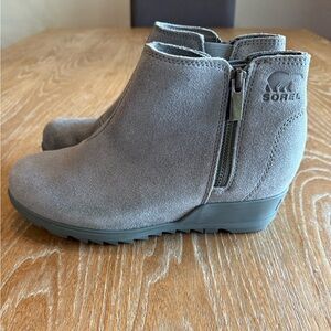 SOREL Evie II Side Zip Waterproof Gray Suede Ankle Wedge Booties Women’s Sz 8.5
